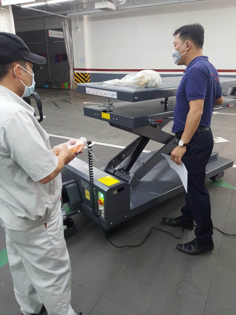 Bàn nâng cắt kéo di động 1.2 tấn chuyên dùng nâng hạ PIN xe điện
